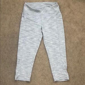 Gray cropped leggings